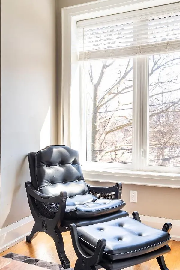 Tourist Home On Stanley Toronto Guest house