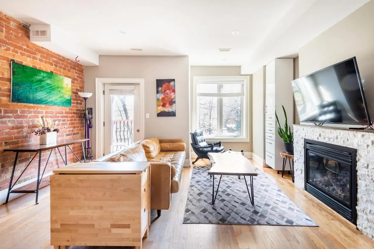 Tourist Home On Stanley Toronto Guest house