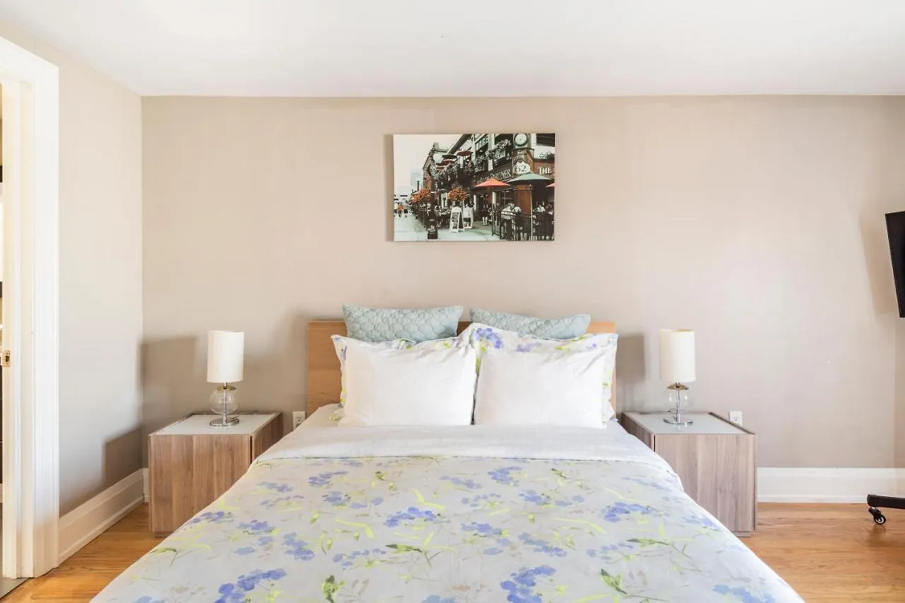 Tourist Home On Stanley Toronto Guest house