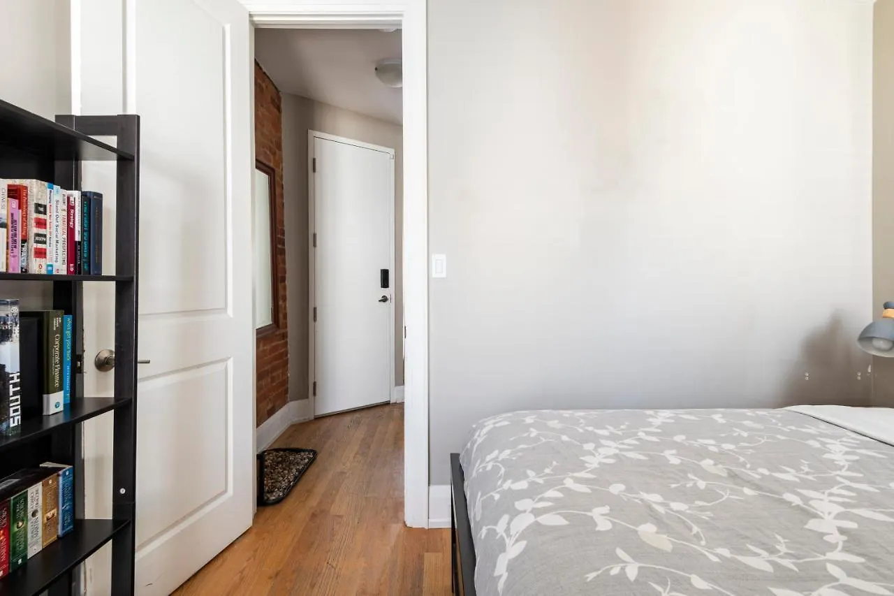 Guest house Tourist Home On Stanley Toronto